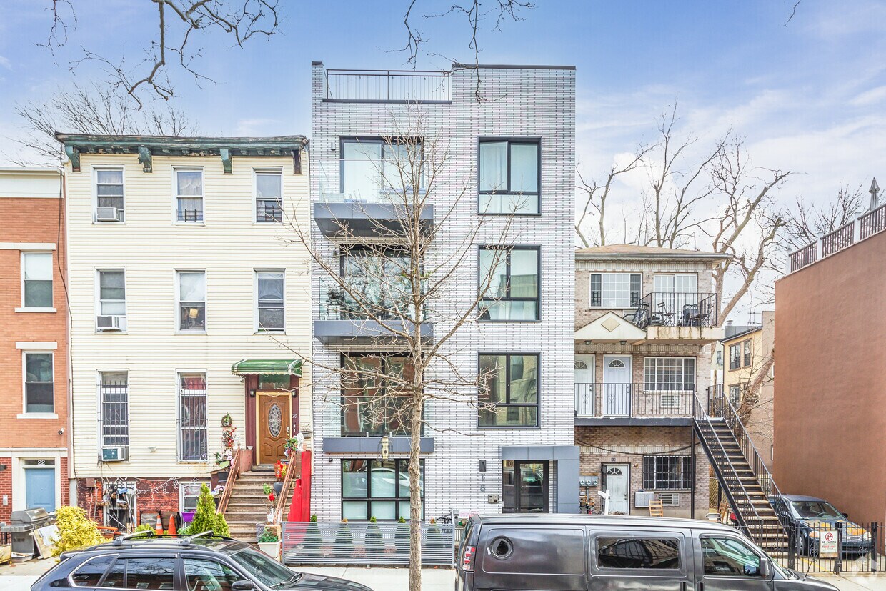 Building Photo - 18 Van Buren St