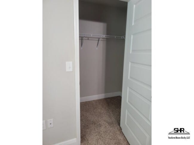 Foto del edificio - 6081 Royal Port Ct