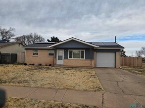 Building Photo - 300 Circle Dr