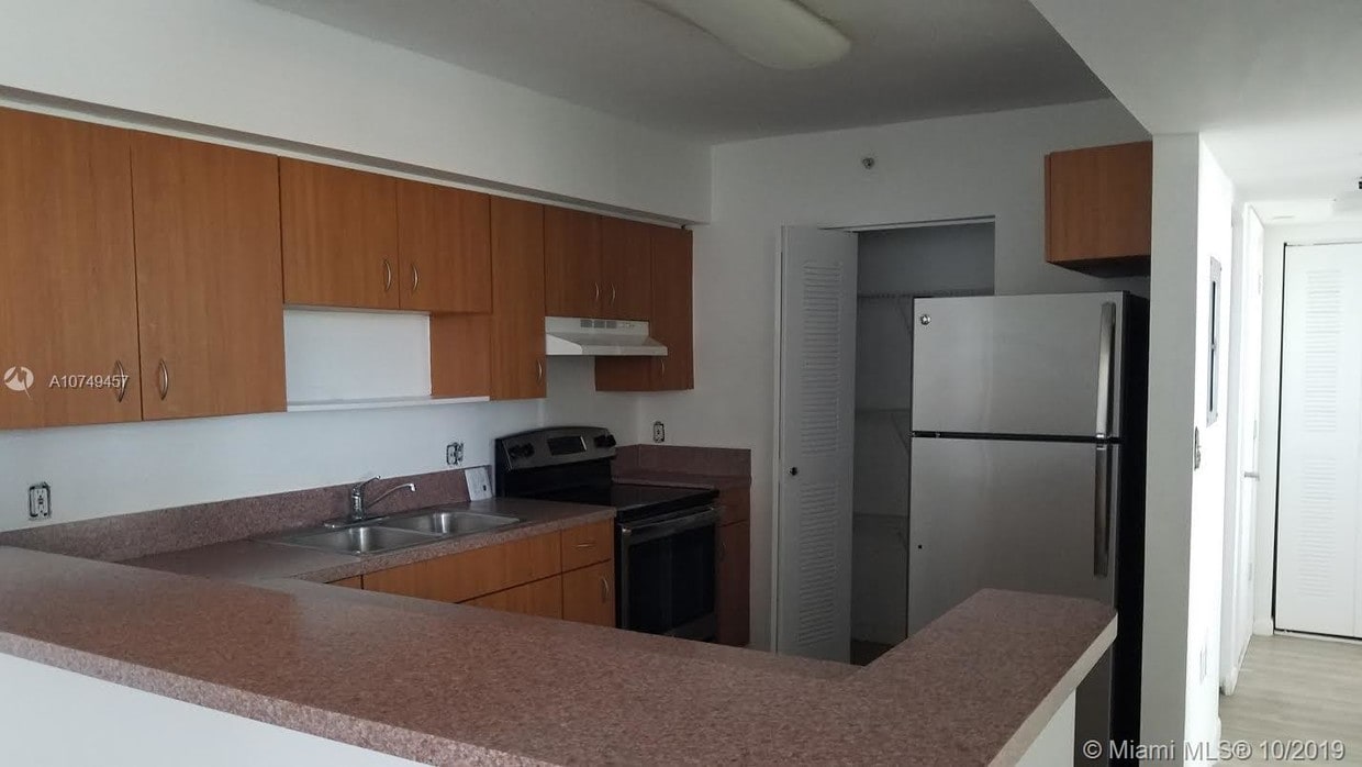 Foto principal - 1475 SW 8th St