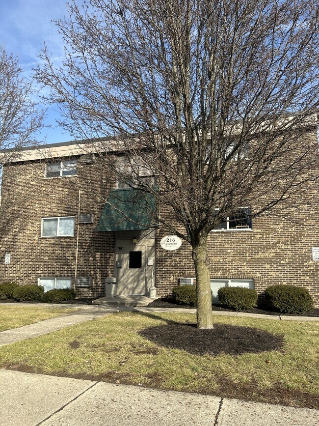 Building Photo - 216 E Sycamore St