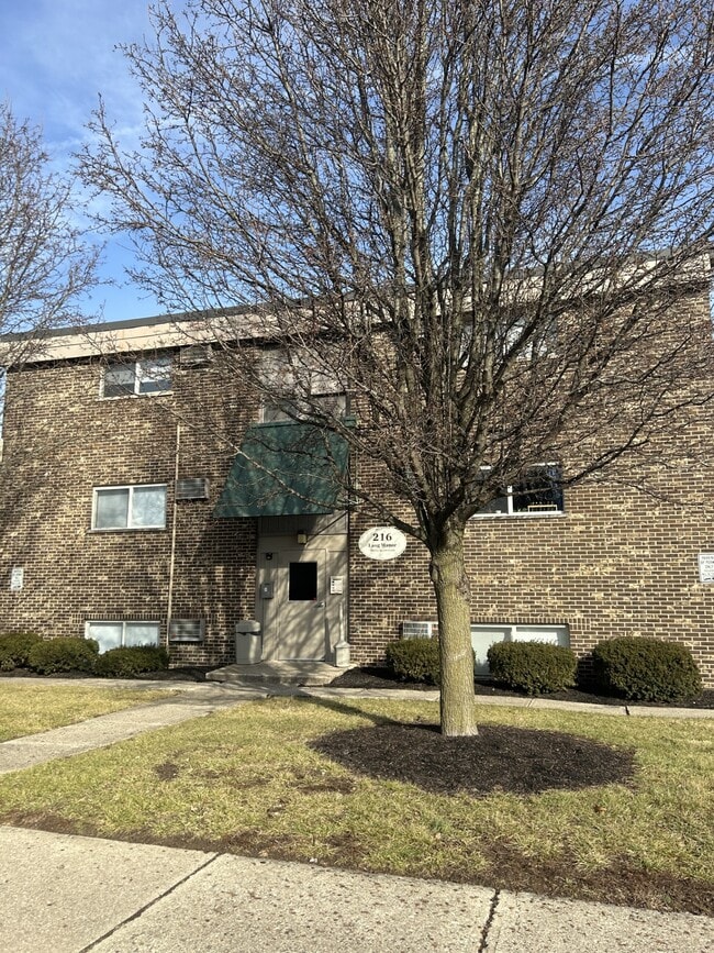 Building Photo - 216 E Sycamore St