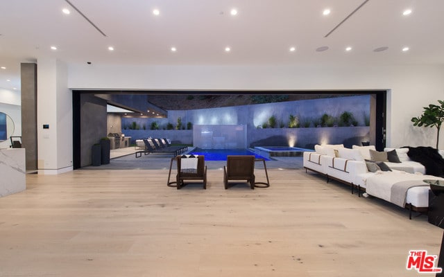 Foto del edificio - 2145 Nichols Canyon Rd