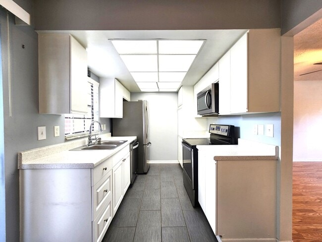 Foto del edificio - 2-story townhome - Private Patio - Pool - ...