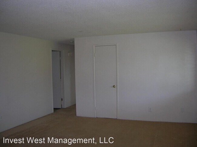 Building Photo - 4210-4216 NE 137th Ave
