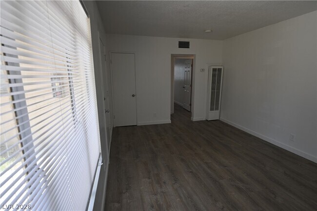 Foto del edificio - 378 N 13th St