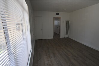 Building Photo - 378 N 13th St