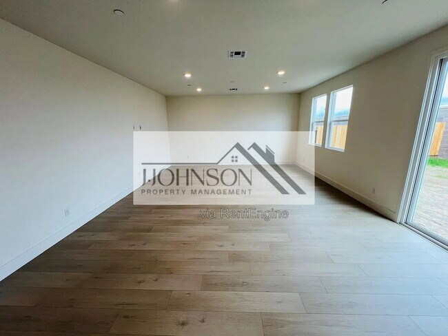 Foto del edificio - 16492 Bandon Ln
