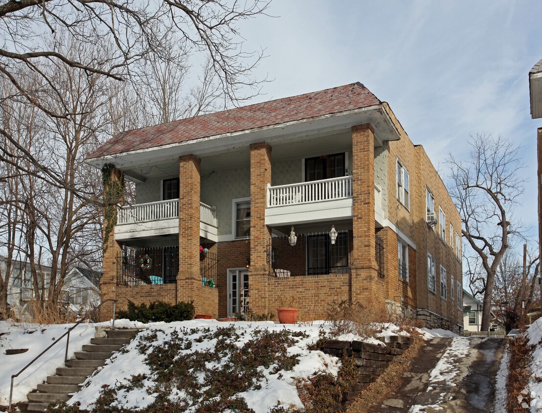 Primary Photo - 3911 Holmes St