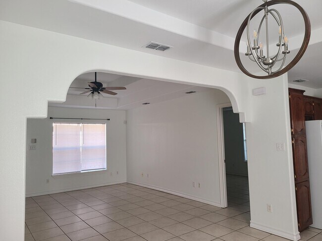 Building Photo - 2708 Presidio Dr