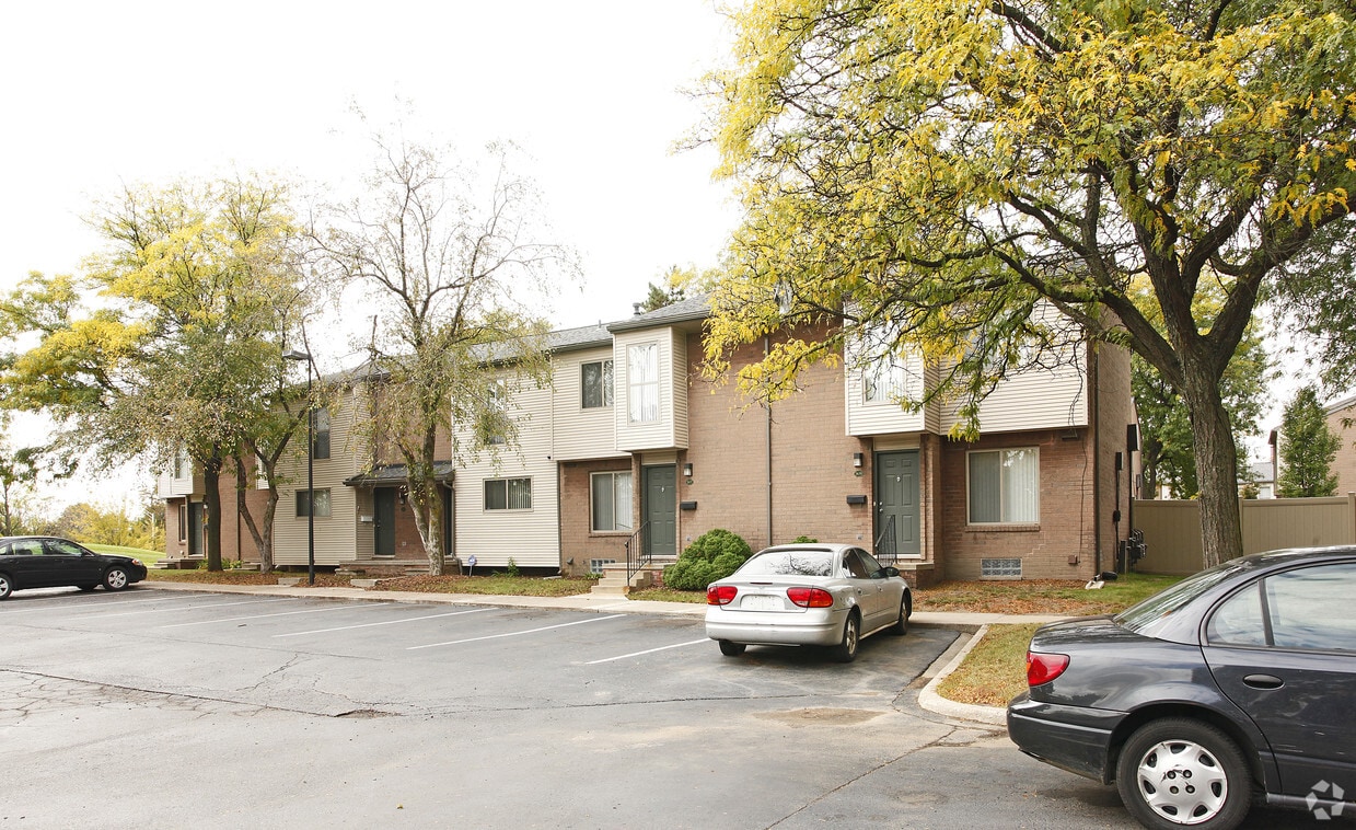 Building Photo - McCoy Townhouses