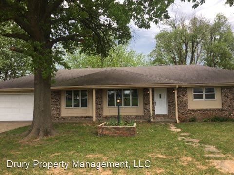 Foto principal - 3 br, 2 bath House - 2225 E. McClernon