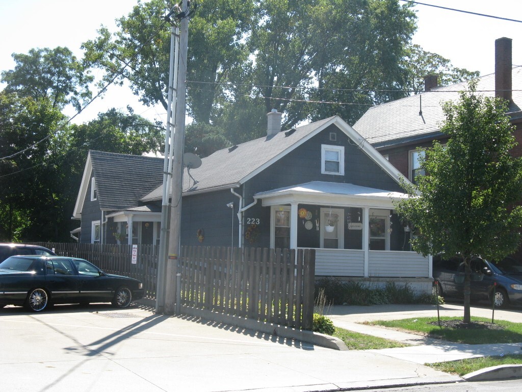 Primary Photo - 223 W 18th St
