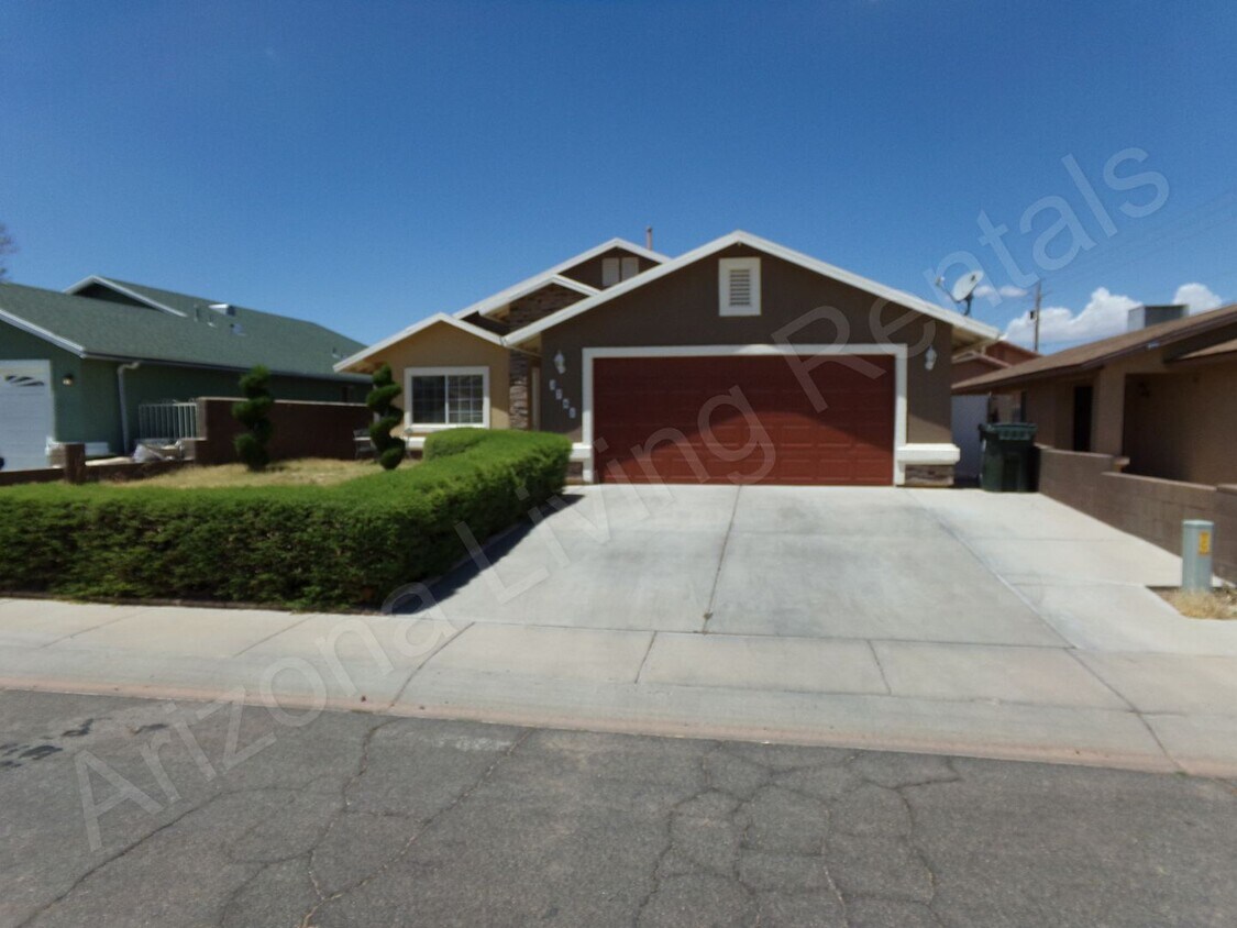Primary Photo - BEAUTIFUL HOME NEAR WALLECK RANCH