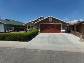 Building Photo - 3741 N Kenneth Rd