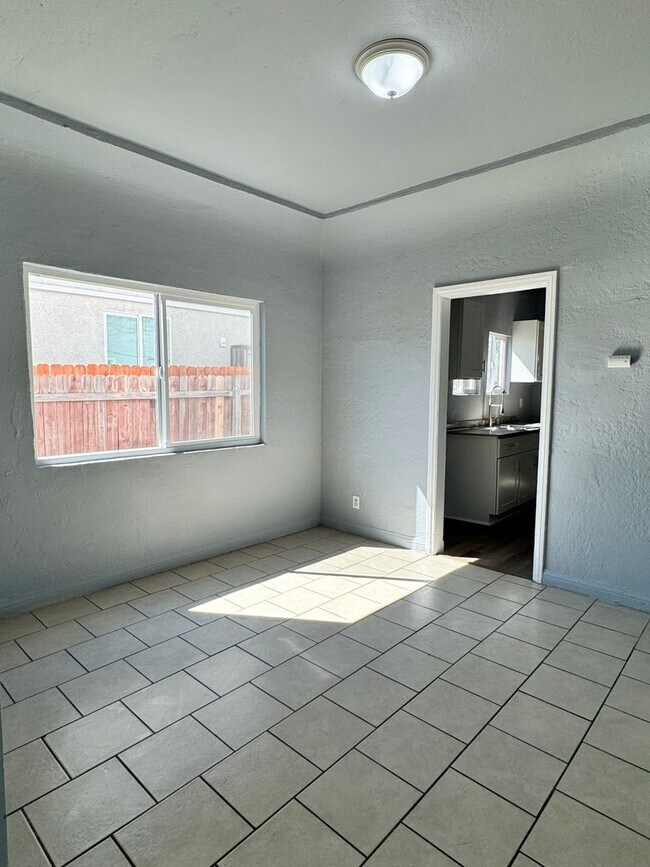 Foto del edificio - 4151 Dorsey St