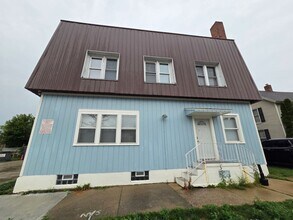 Building Photo - 408 Huron St