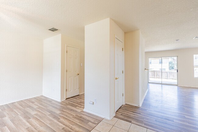 Building Photo - 6127 Brandys Farm