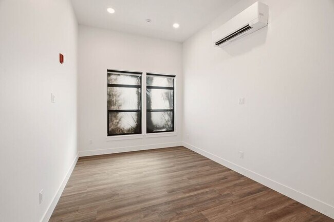 Foto del edificio - 21806 E Indiana Ave