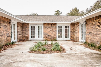 Building Photo - 811 Airport Rd