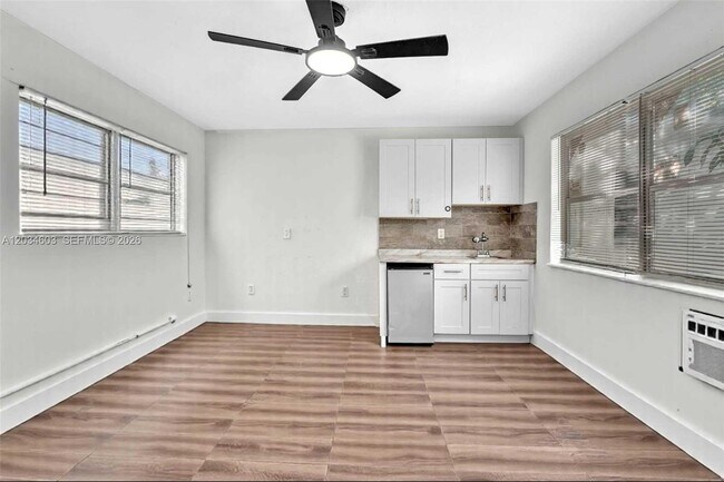 Foto del edificio - 327 NE 55th St
