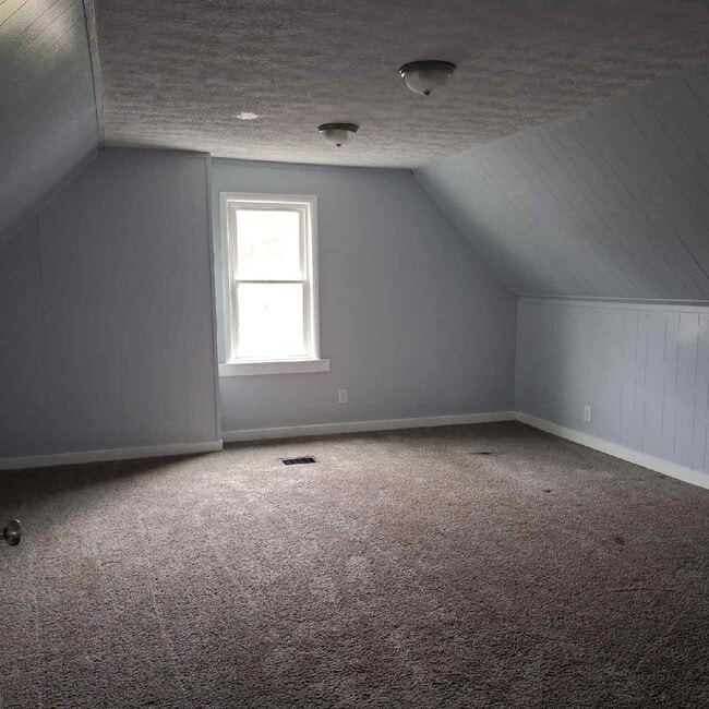 Building Photo - 628 W 22nd St