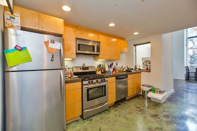 Building Photo - Large Loft in SOMA