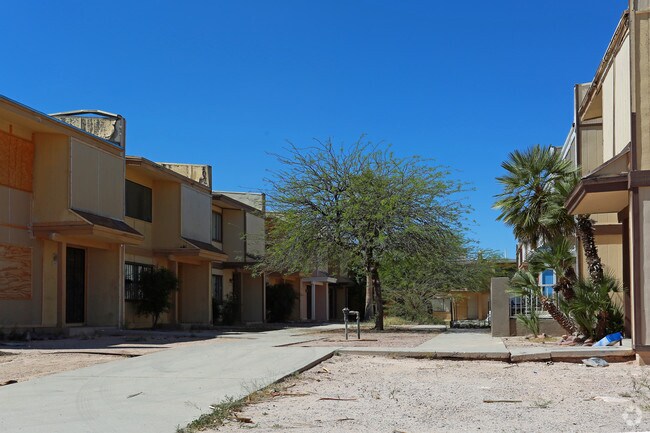 Building Photo - DelMoral Villas