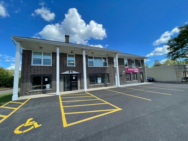 Foto del edificio - 215 Waukegan Rd