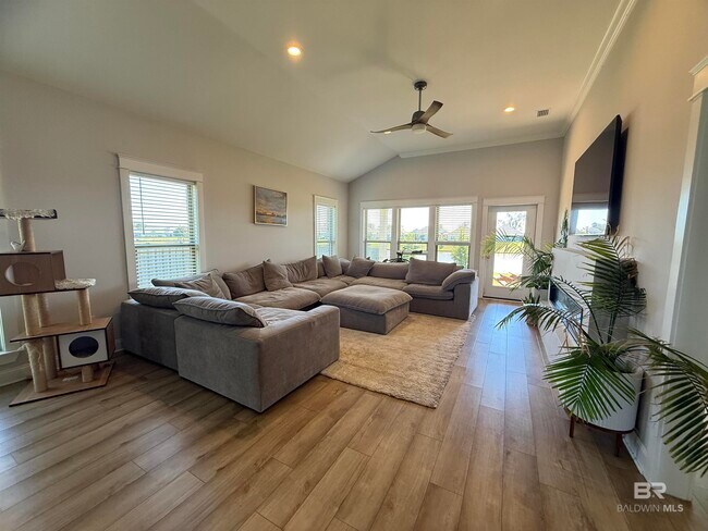 Foto del edificio - 24590 Loring Cir