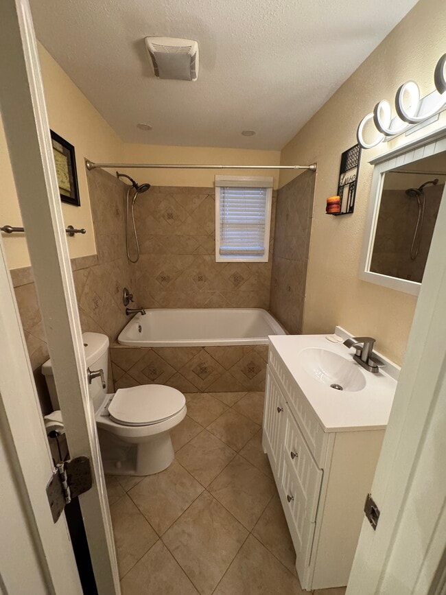 Building Photo - 2653 Madrid St