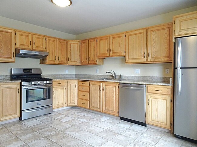 Building Photo - Great location on Cul-de-Sac