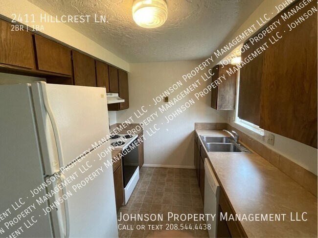 Foto del edificio - 2411 Hillcrest Ln