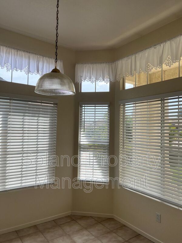 Foto del edificio - 480 Stern Dr