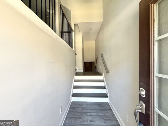 Building Photo - 208 Spike Trl SE