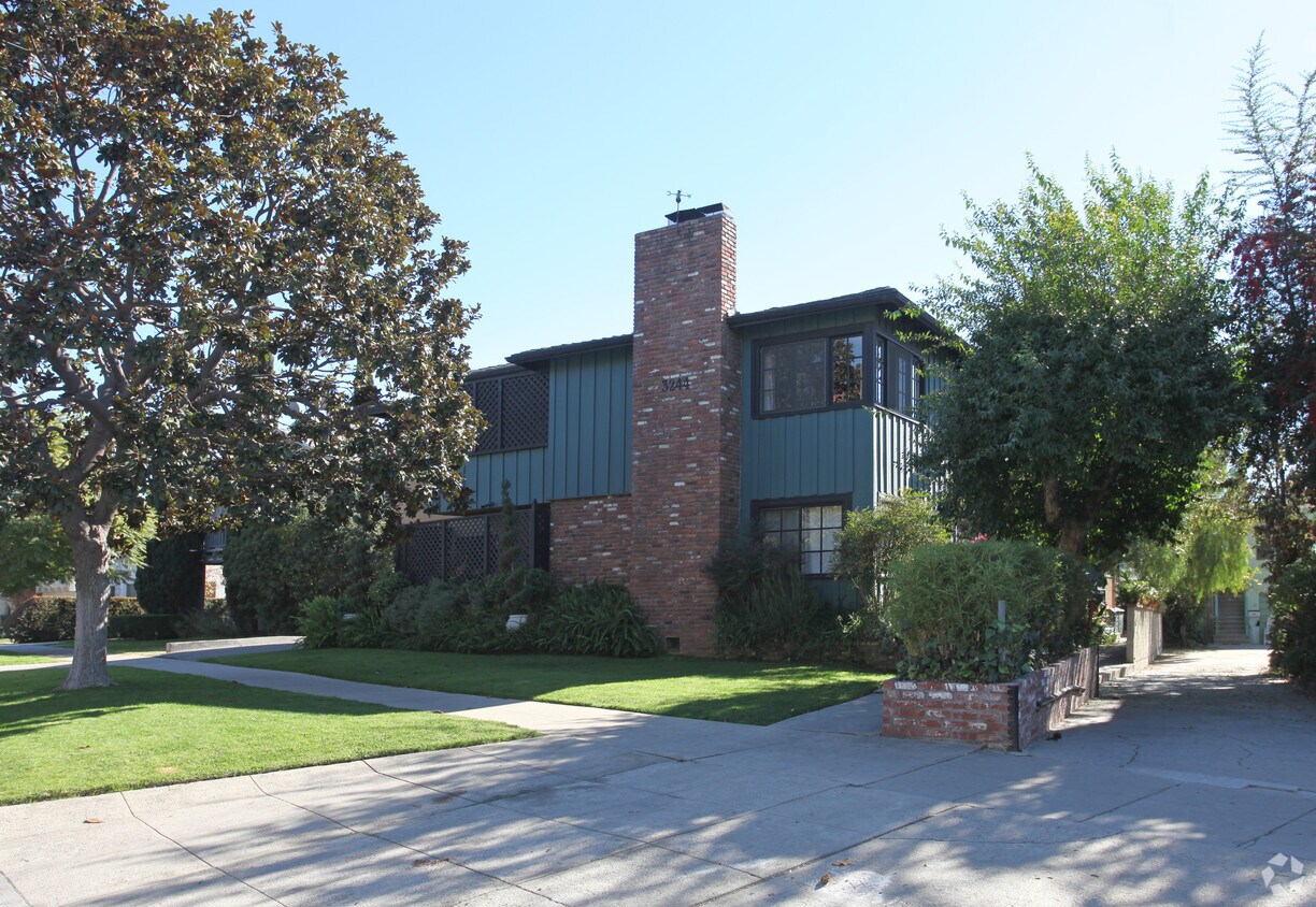 Building Photo - 3244 Rowena Ave