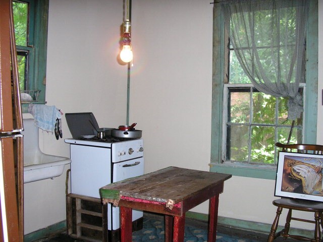 Esta es la cocina - 2486 East Ave