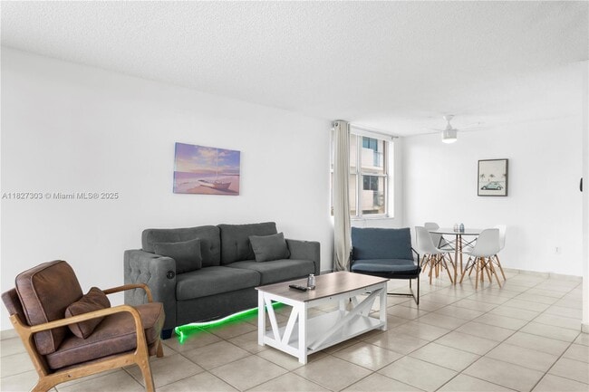 Building Photo - 9440 W Bay Harbor Dr