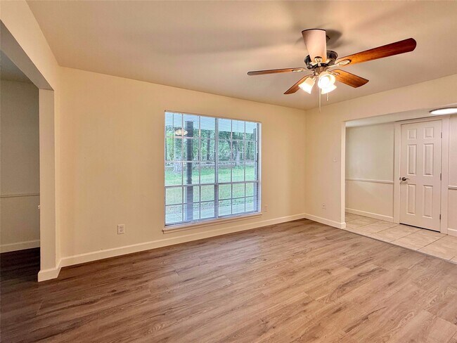 Foto del edificio - 2043 Cherry Laurel Dr