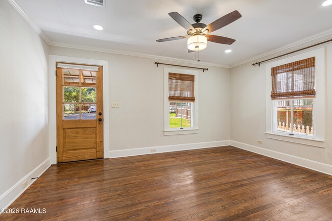 Building Photo - 421 E Main St