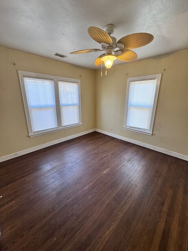 Building Photo - 1809 S Buchanan St