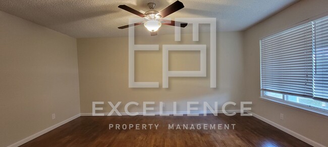 Foto del edificio - 3/2 House with Updated Kitchen, Water Softener, Gated Pool and Pet Negotaible