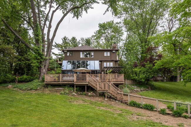 Foto del edificio - 10985 E Pleasant Lake Rd