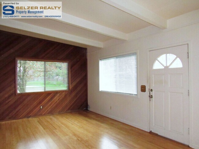 Foto del edificio - 521 Redwood Ave