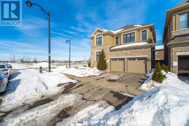 Photo du bâtiment - 744 Kennedy Cir W