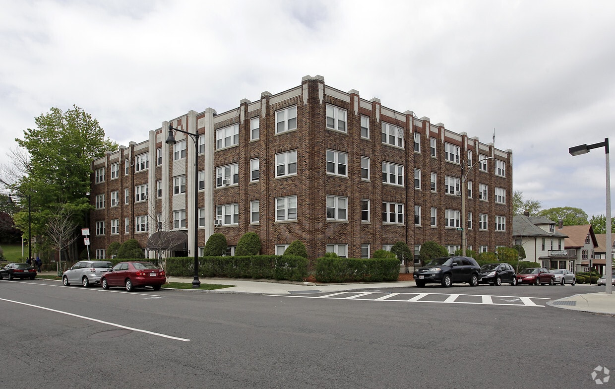 2045 Commonwealth Avenue Apartments in Brighton, MA