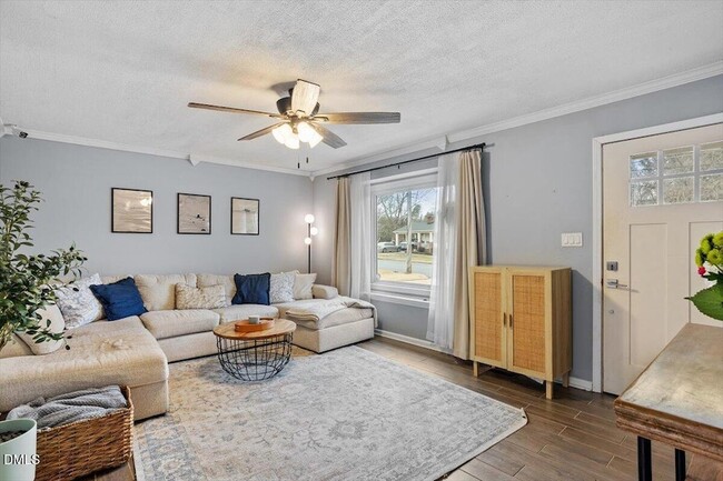 Building Photo - 204 Charles St