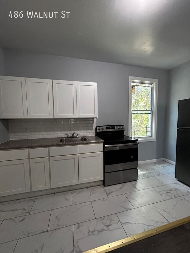 Photo - 486 Walnut St-
