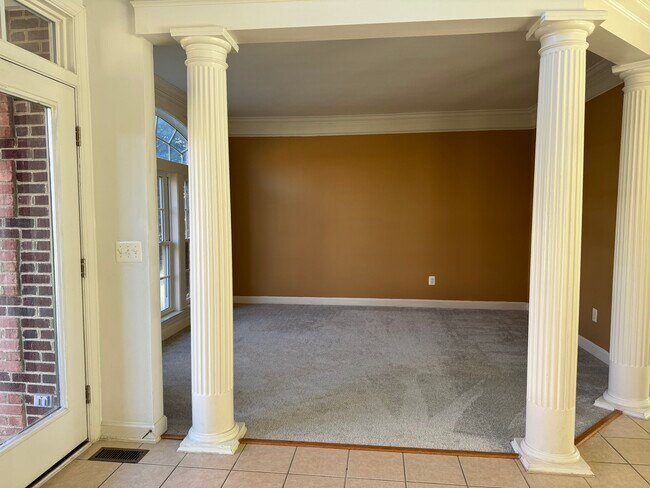 Building Photo - 43155 Scenic Creek Way