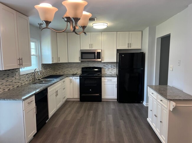 Building Photo - 2263 Prince of Wales Ct